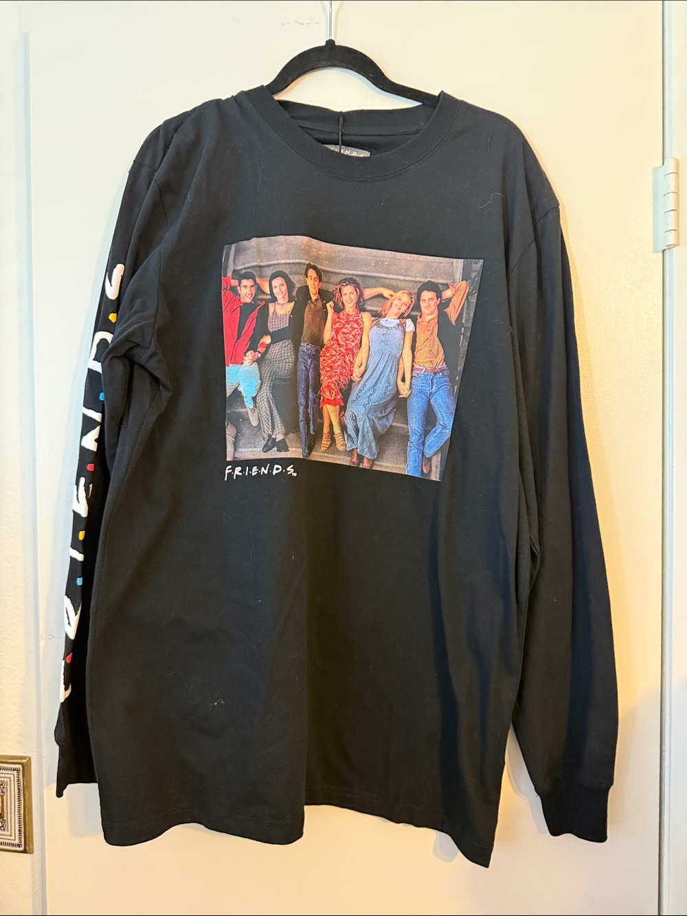 Shoe palace FRIENDS Black Graphic Long Sleeve Tee
